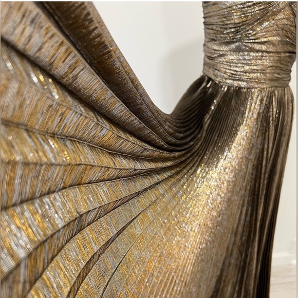 Oscar De La Renta Strapless Ruched Lamé Gown Size 6 - Picture 5 of 11